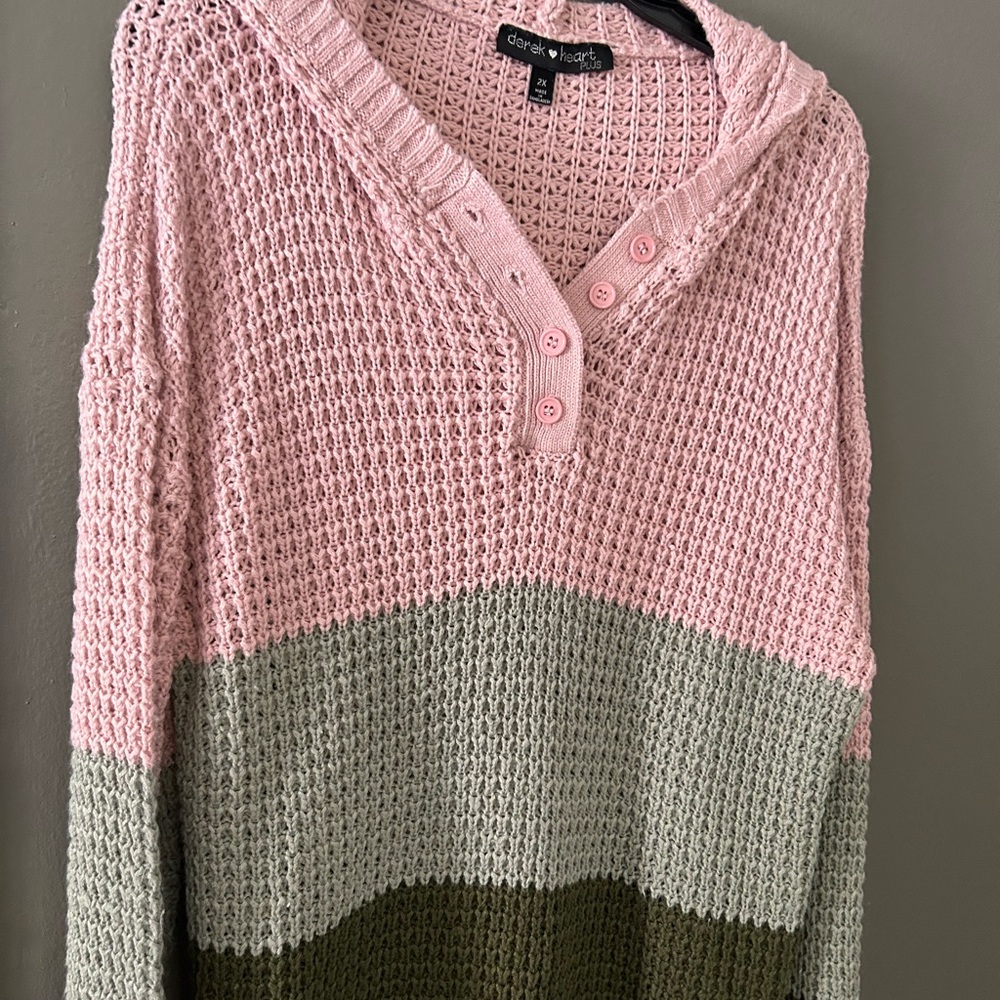 Women’s 2x hooded sweater